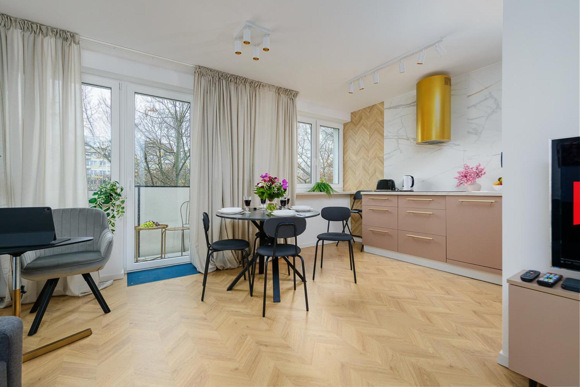 Lumina Spacious In Warschau
